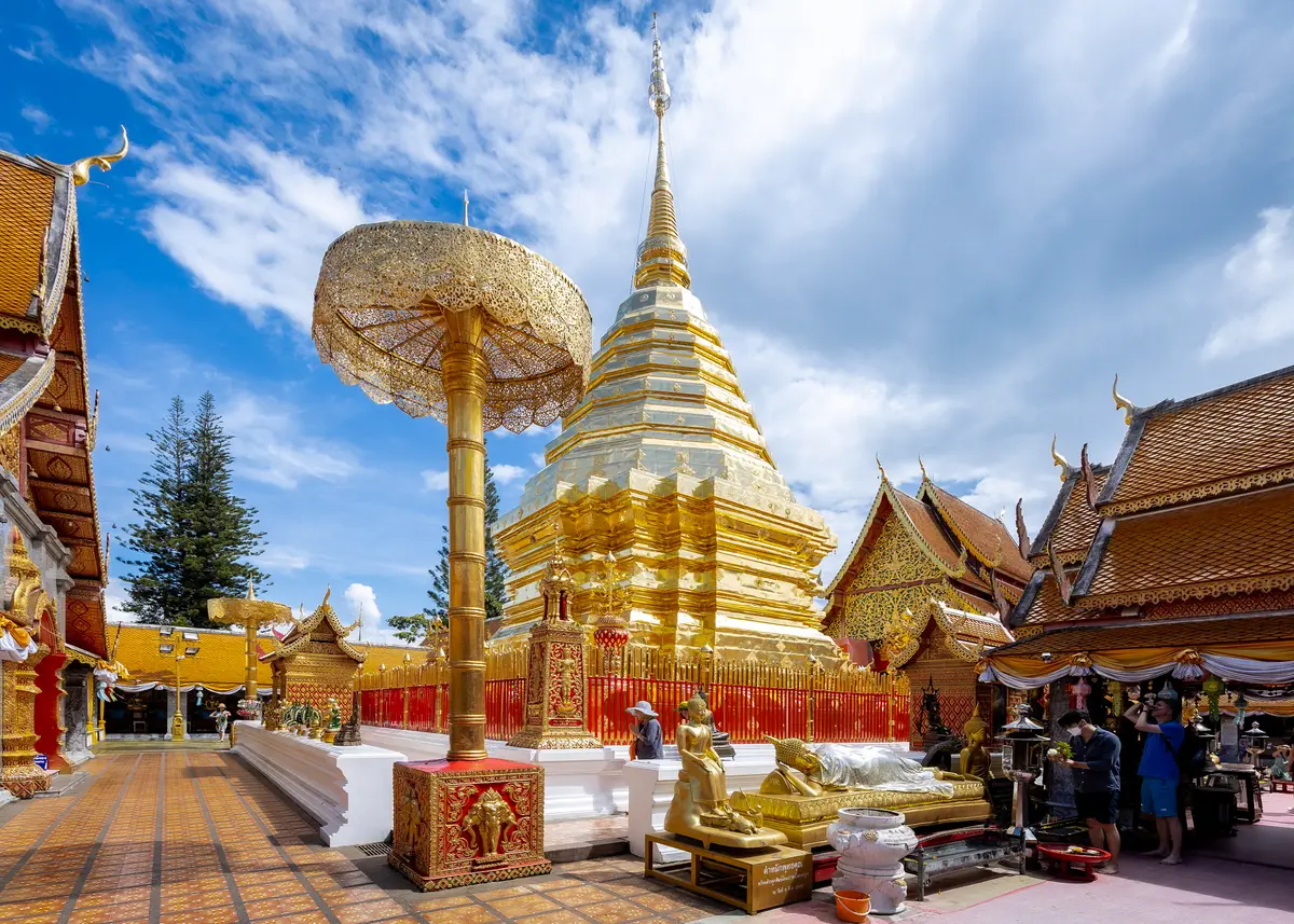 De gouden chedi van Wat Phra That Doi Suthep bij Chiang Mai